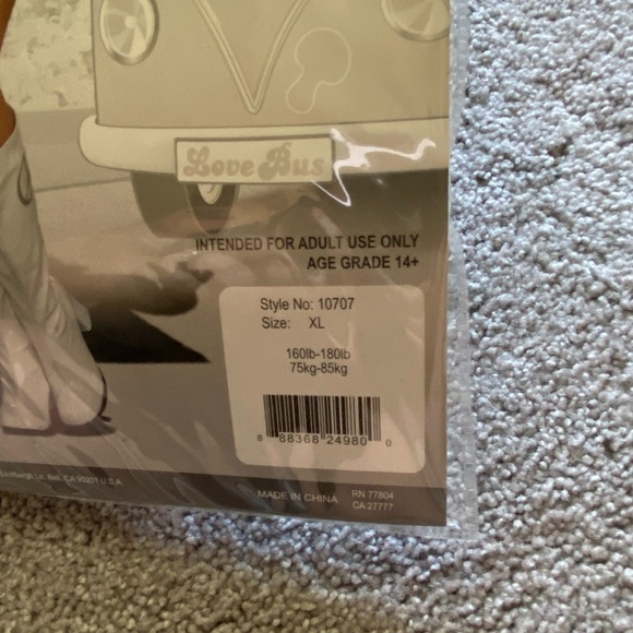 Woman’s Costume - Picture 4 of 6